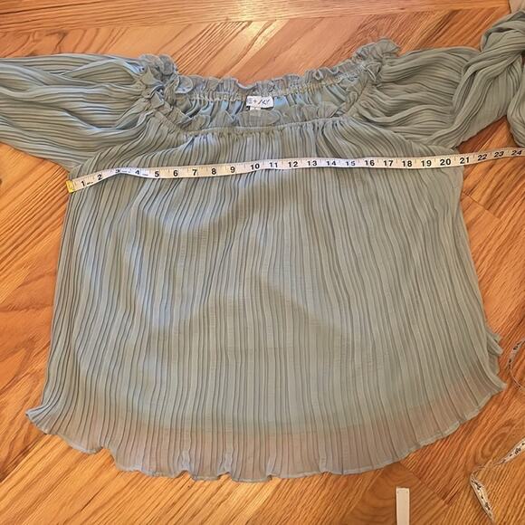 She + Sky pleated lined off the shoulder blouse mint green size large - Picture 5 of 6